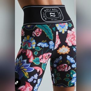 Noli Yoga- Bike Shorts